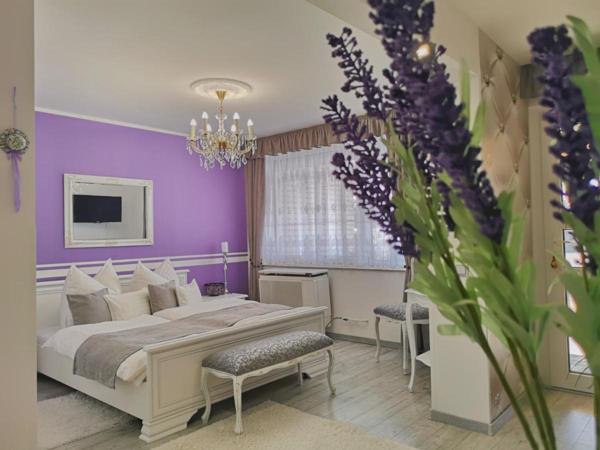 Anna Panzio Bed & Breakfast Herend Exterior photo